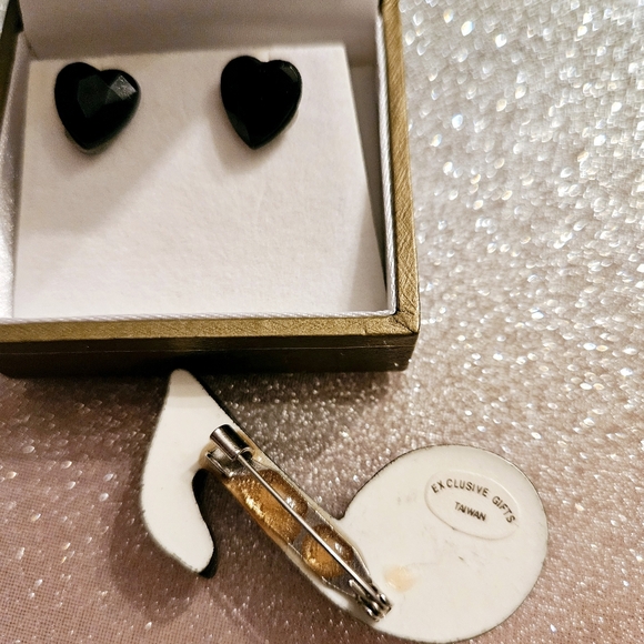 Vintage Plastic Music Note Brooch & Heart Earrings - Picture 4 of 5